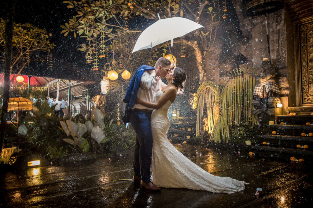 Bali wedding photography - rain photos in a wedding
