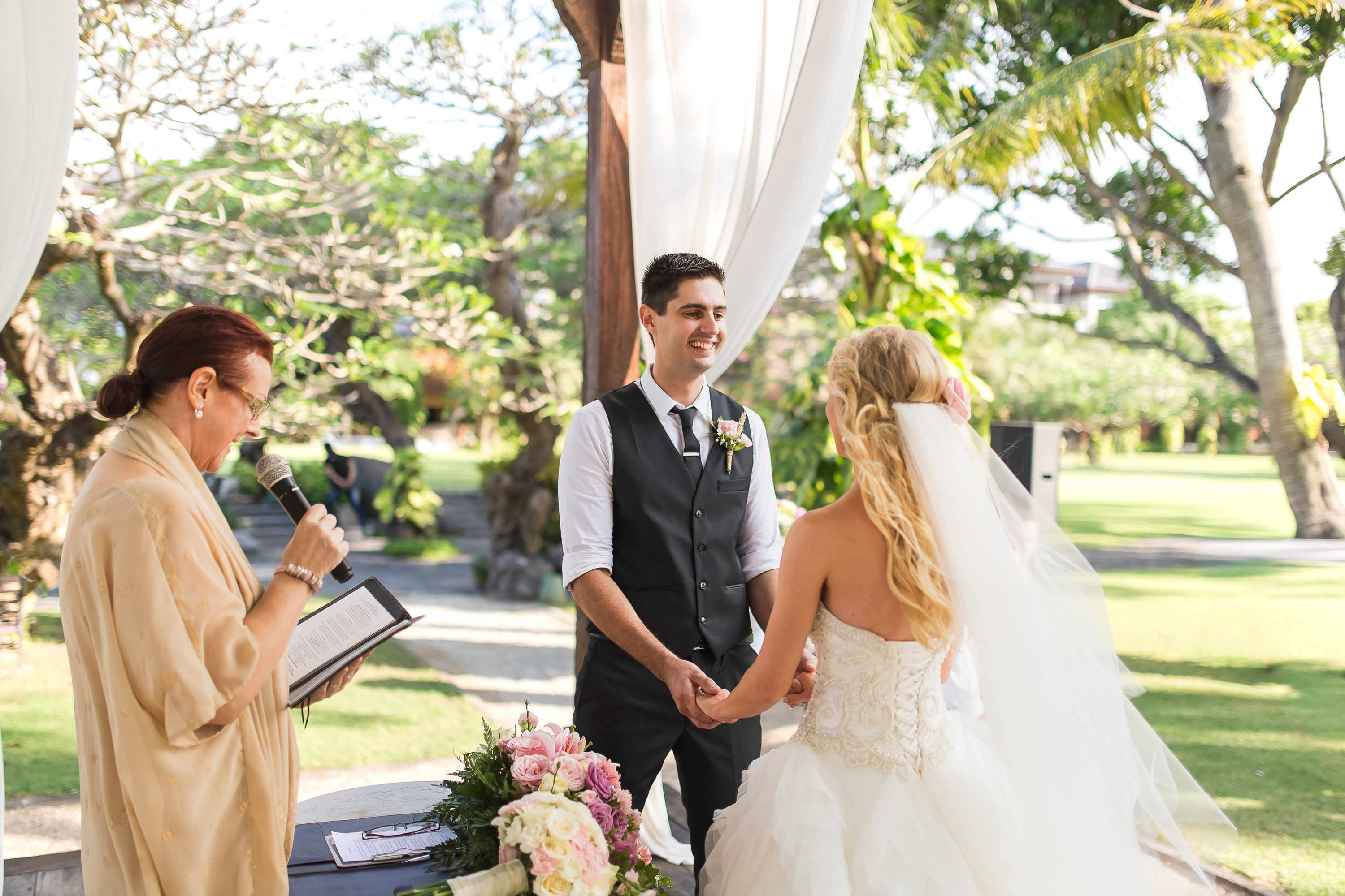 Taman Bhagawan Wedding - Wedding vows with the celebrant
