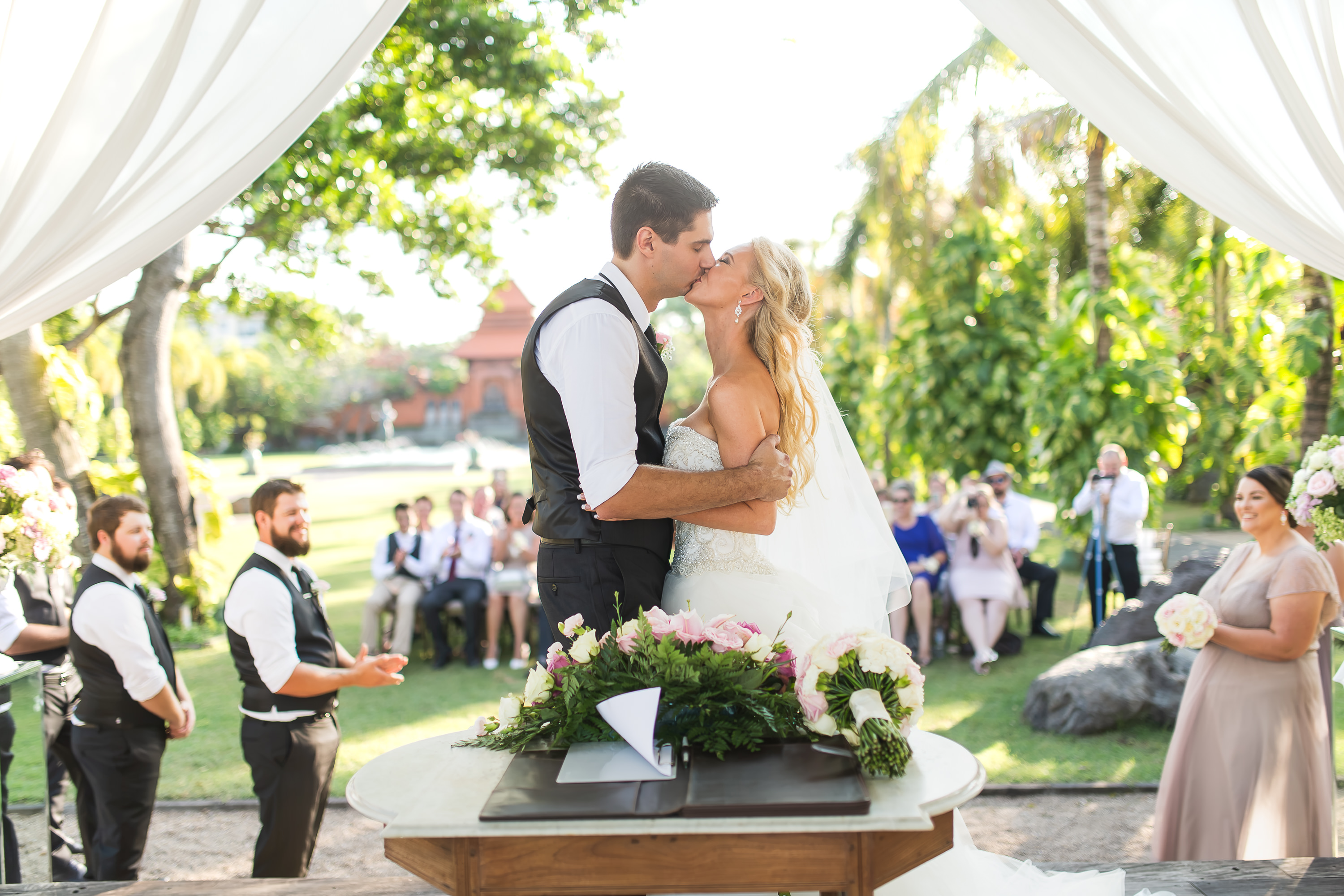 Taman Bhagawan Wedding - Wedding first kiss