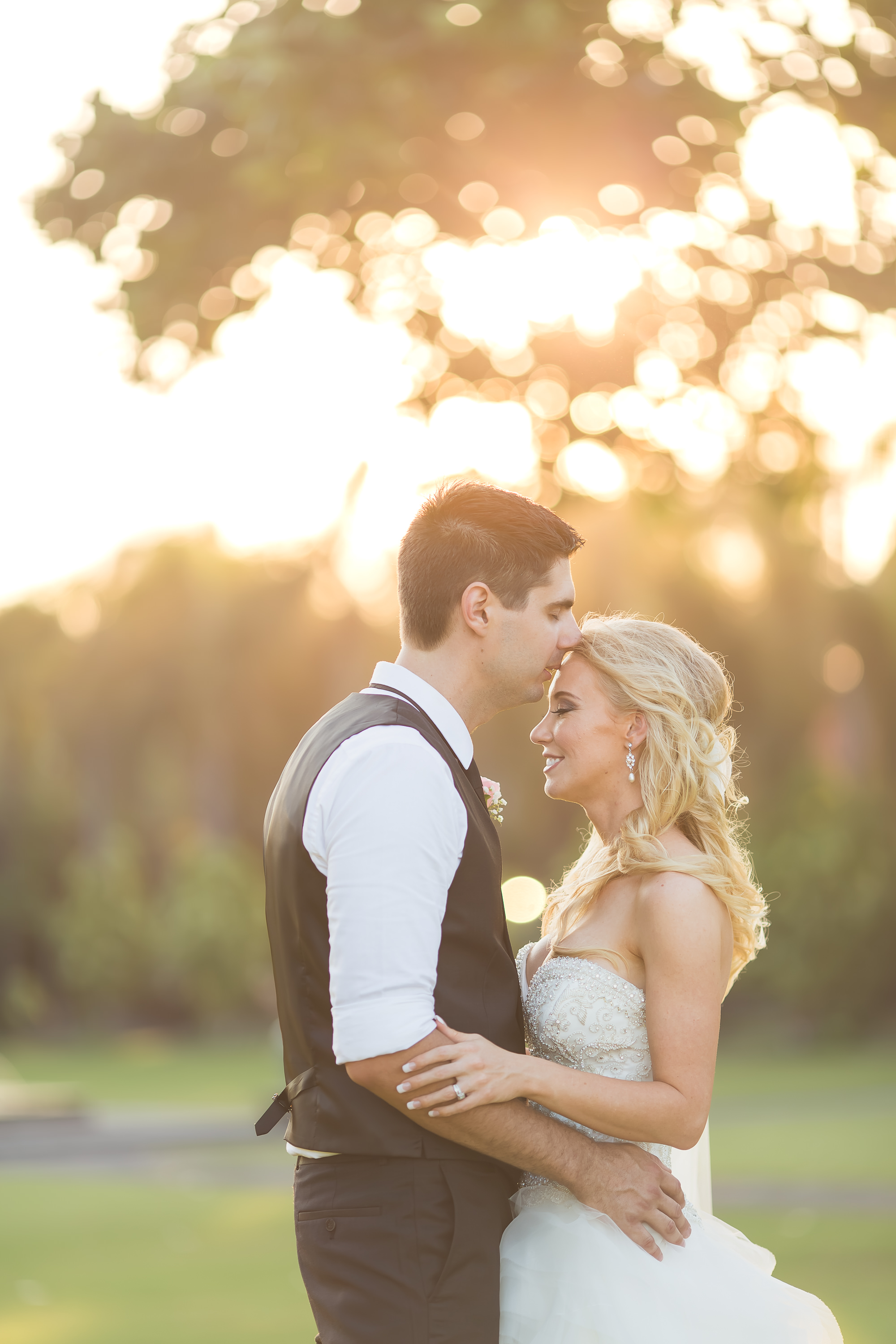 Taman Bhagawan Wedding - Sunset couple portrait on the lawn